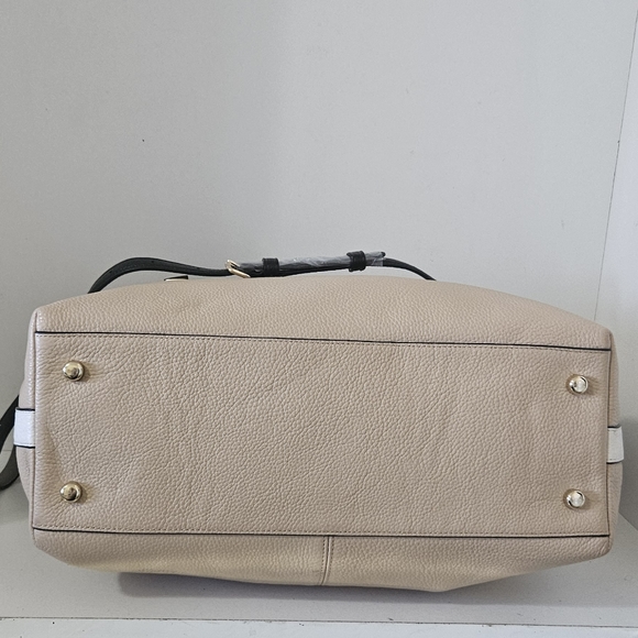 Like New!Coach beige/Black Pebbled Leather Tote Bag - Picture 6 of 12